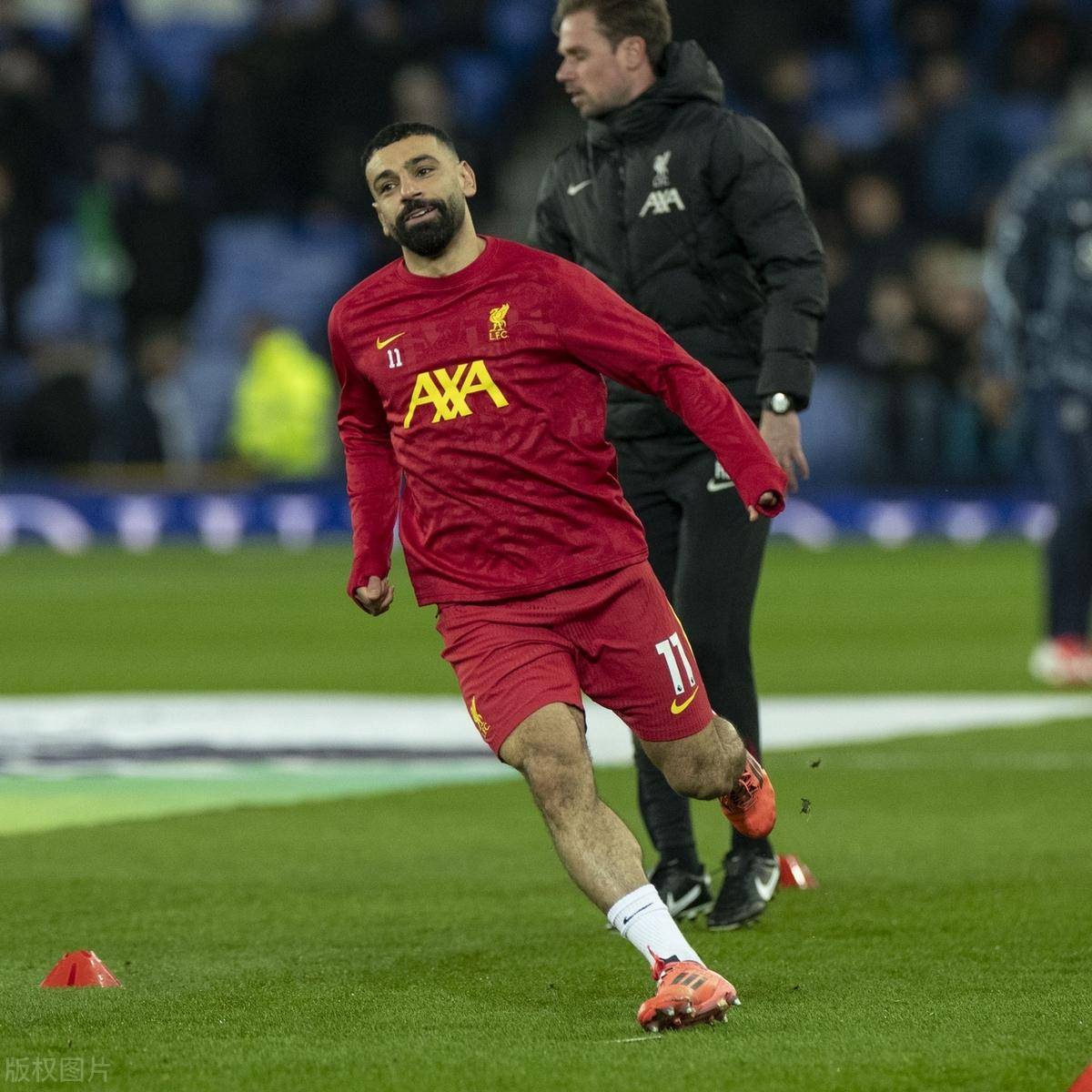 狼队门将受伤缺席关键战役欧冠前景堪忧